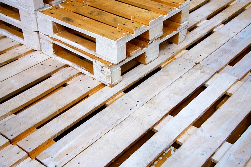Labelling and marking pallets